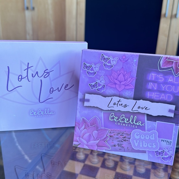 LOTUS LOVE BEBELLA COSMETICS 16 EYESHADOW COLORS AND A MIRROR PALLET - Picture 4 of 6